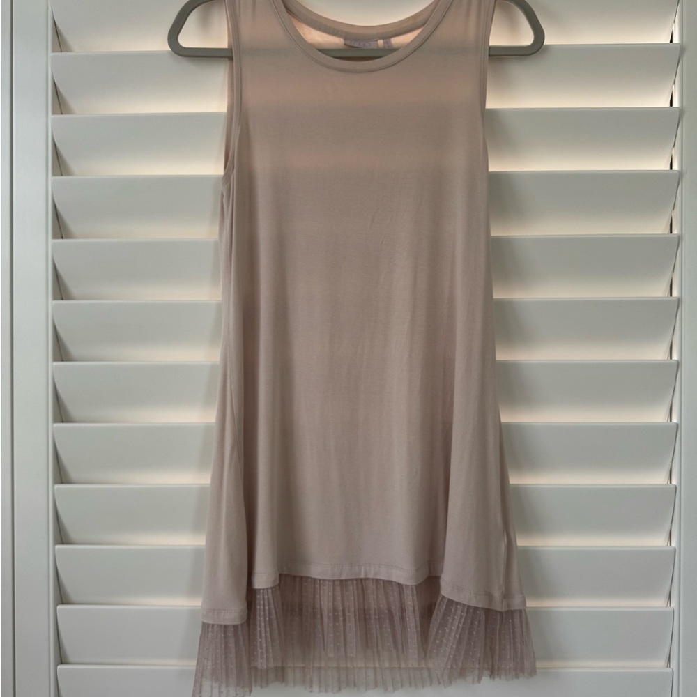 Log Layers long layering tank with decorative bottom trim